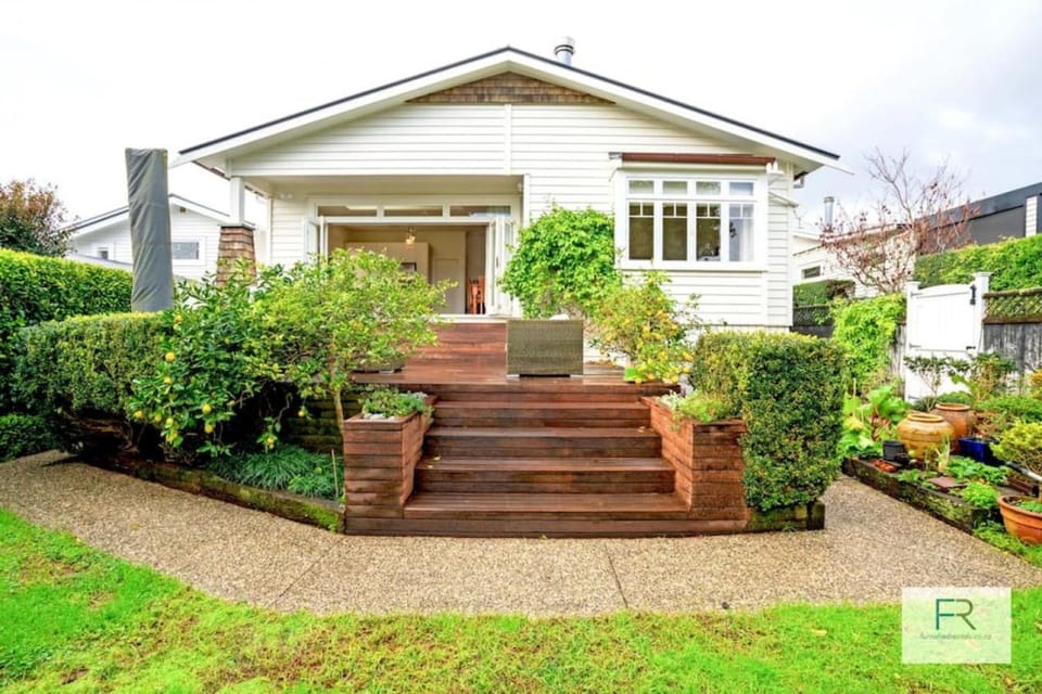 Grand Mount Eden Villa House in Auckland