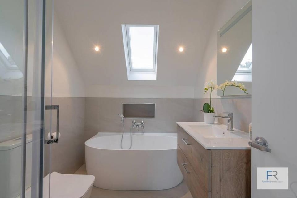 Gorgeous Orakei Home by Furnished Rentals House in Auckland