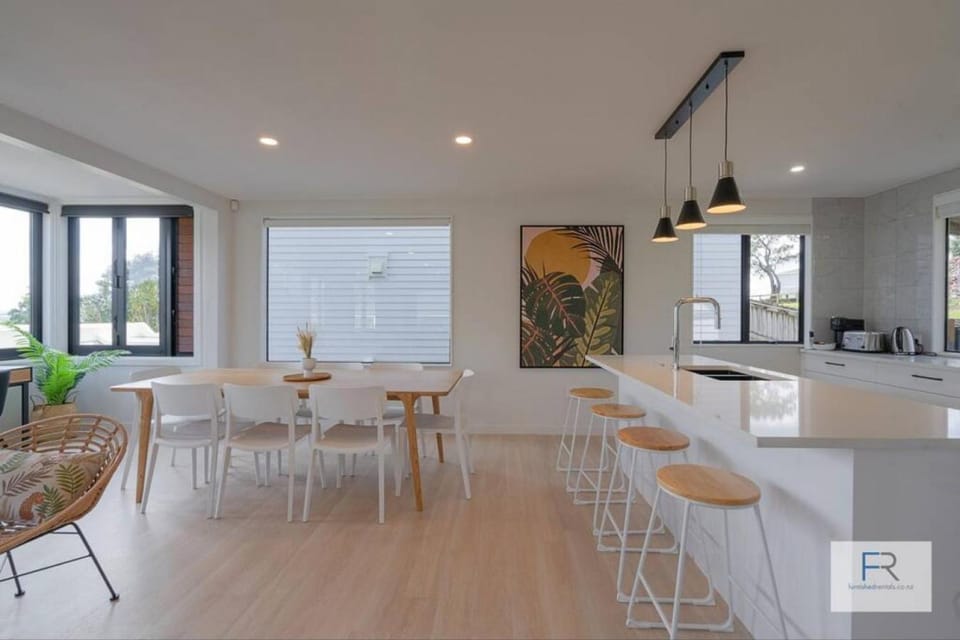 Gorgeous Orakei Home by Furnished Rentals House in Auckland