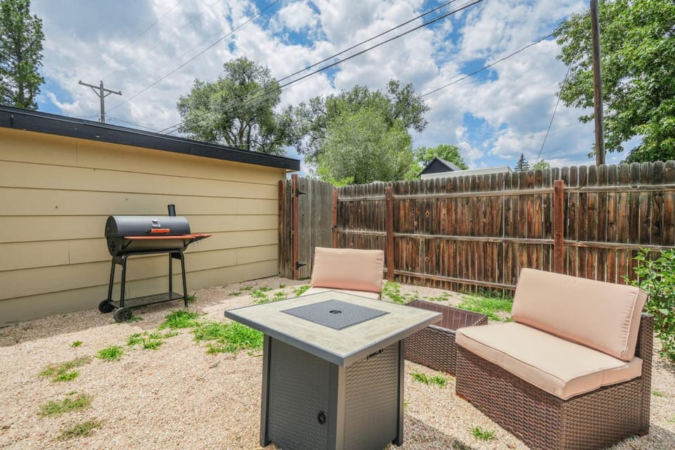 Steps to Downtown Eateries & Bars - With Fire Pit! House in Colorado Springs