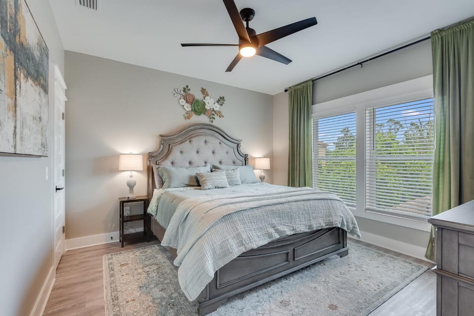 Bed, TV and multimedia, Bedroom