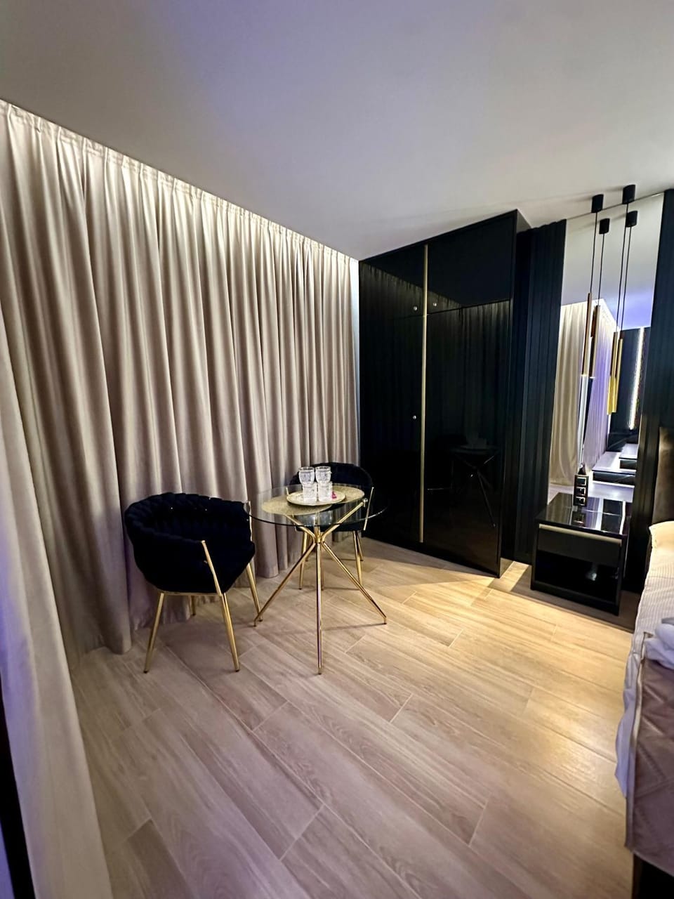 Seating area, Dining area, wardrobe