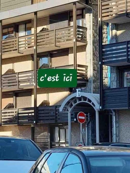 Property building, Balcony/Terrace, Street view