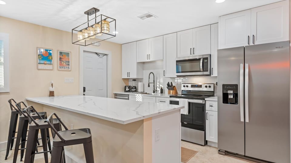 Kitchen or kitchenette, Dining area, dishwasher, minibar, oven, pet friendly, stove, toaster