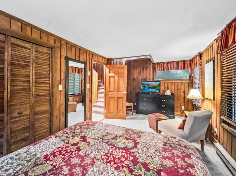 Wabasso 8 Cozy Snowshoe Retreat Covered EZ Parking WiFi Deck House in Snowshoe