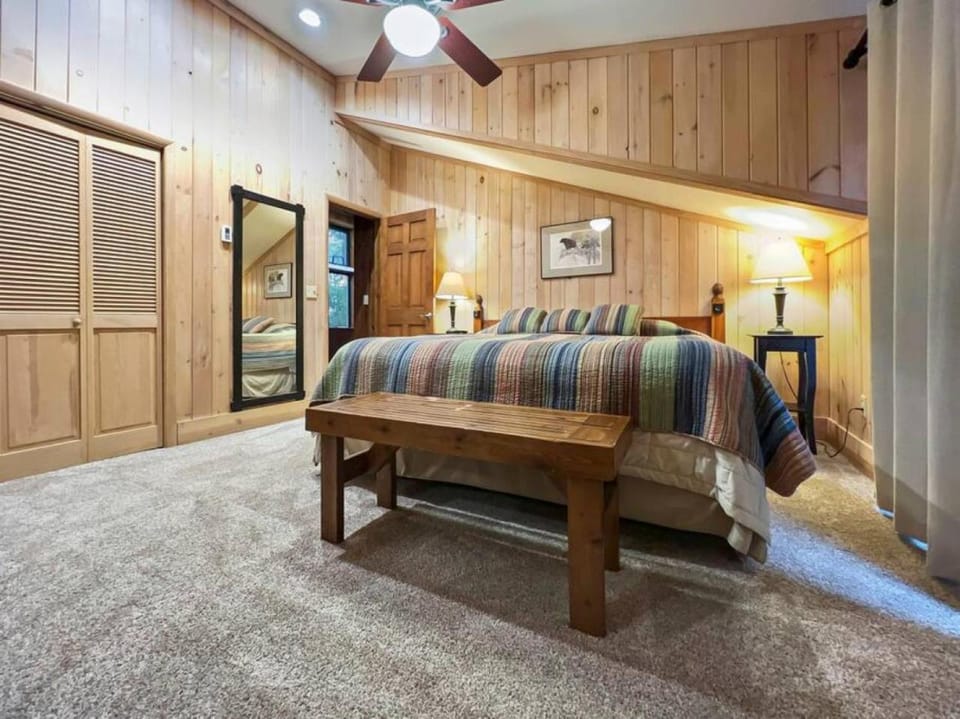 Wabasso 8 Cozy Snowshoe Retreat Covered EZ Parking WiFi Deck House in Snowshoe