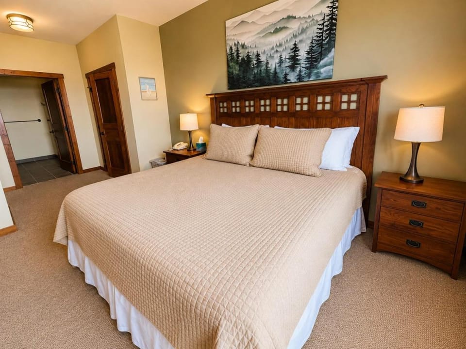 Soaring Eagle 203 Next To Slopes Underground Parking Hot Tubs Locker Apartment in Snowshoe