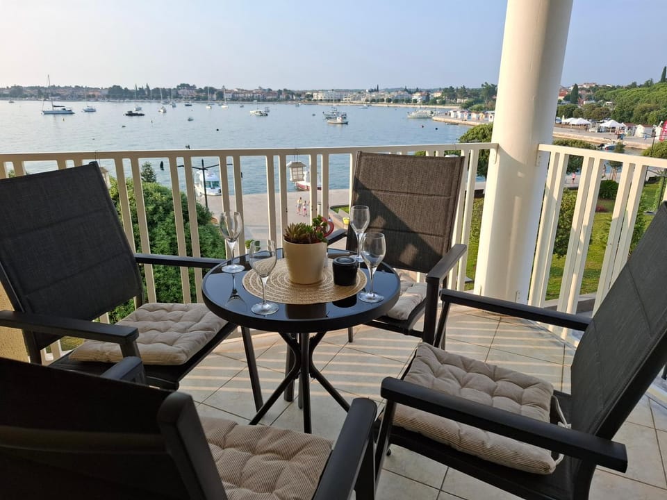 Day, View (from property/room), Balcony/Terrace, Seating area, Sea view