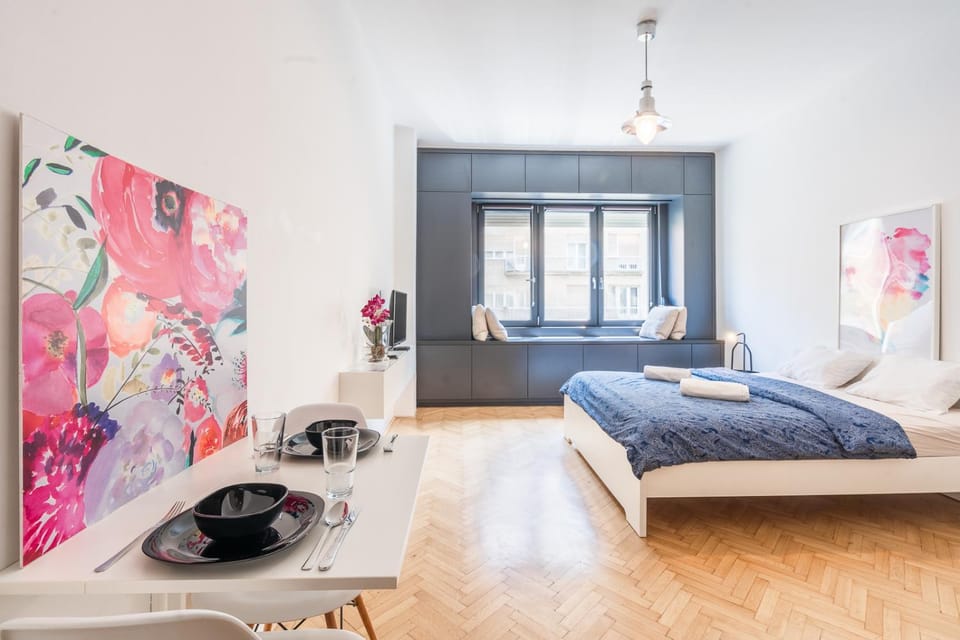 Bed, Living room, Bedroom