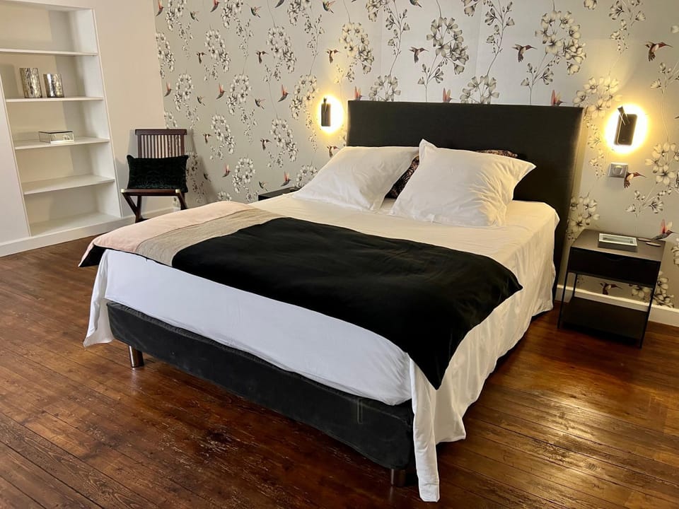 Bed, Photo of the whole room