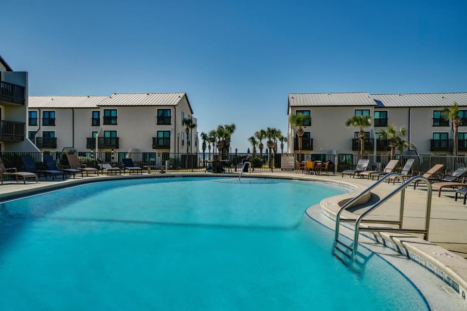 Fish Tank House in Lower Grand Lagoon