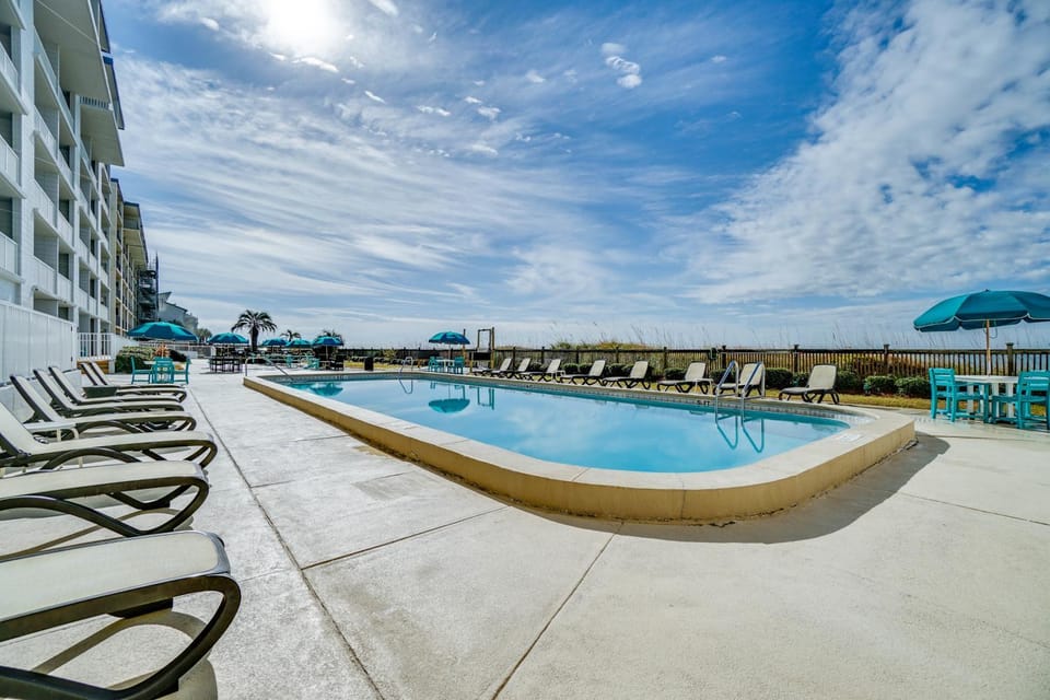 Pool view, Swimming pool, sunbed