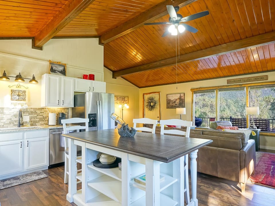 Hills Mountain Hideaway House in Colorado