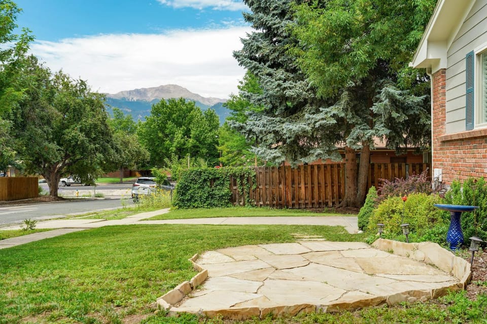 Songbird Sanctuary in the Springs House in Colorado Springs