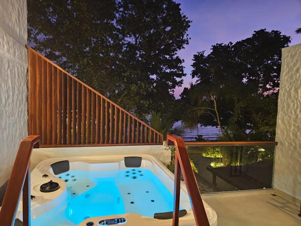 Hot Tub, View (from property/room), Balcony/Terrace