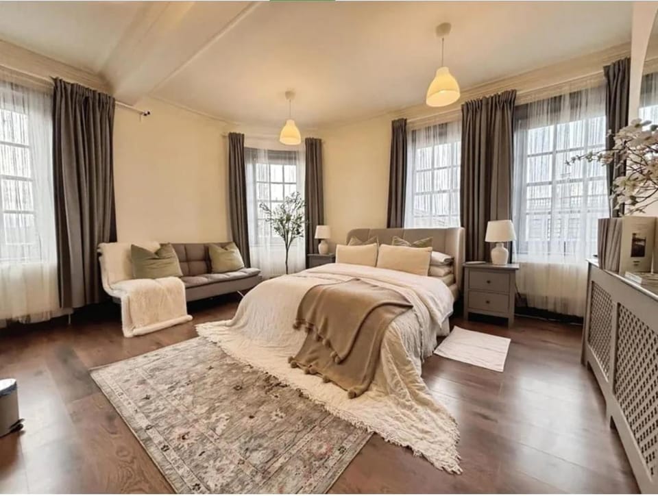 Bed, Bedroom