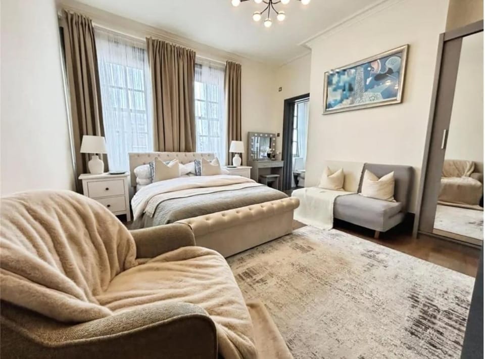 Bed, TV and multimedia, Photo of the whole room, Bedroom
