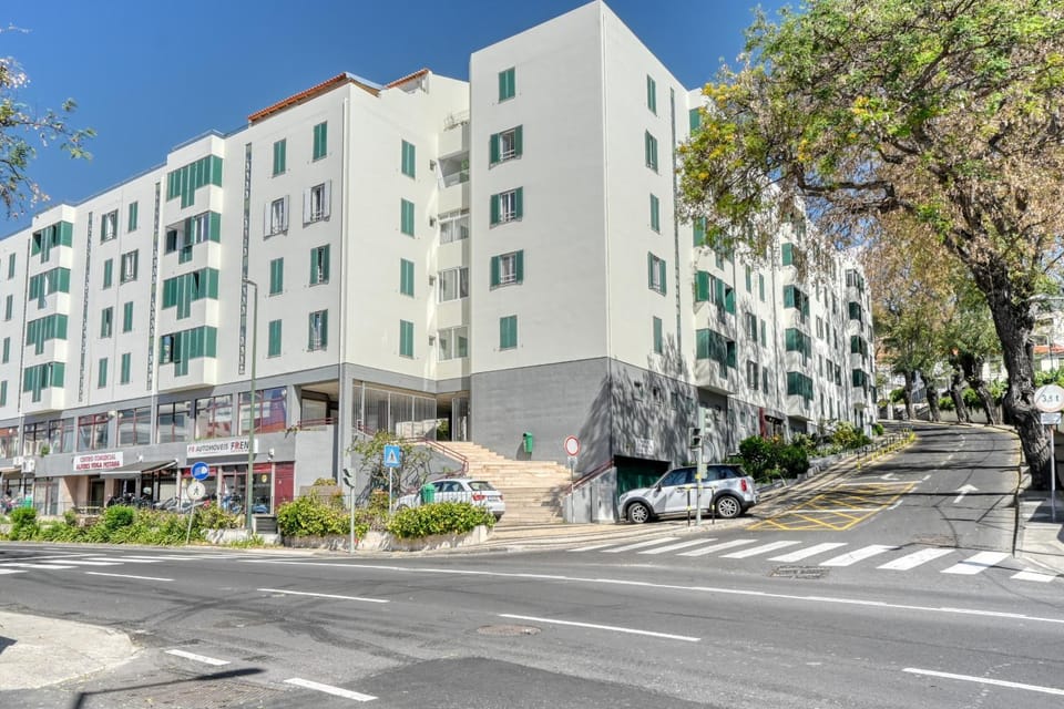 Property building, Facade/entrance, Off site