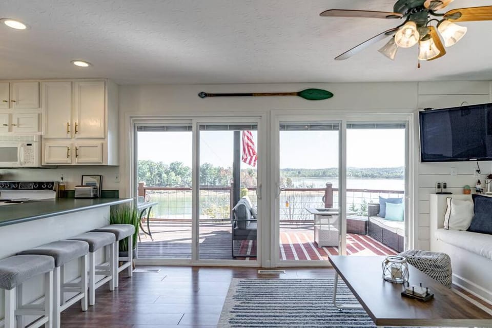 TV and multimedia, Living room, Dining area, pet friendly