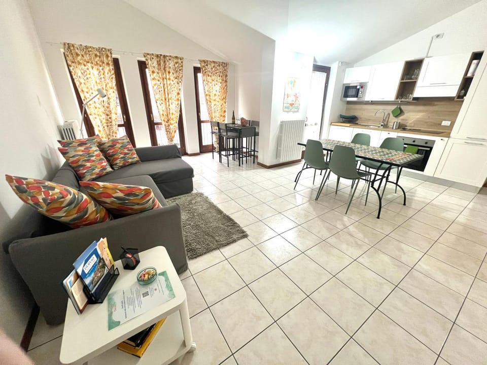 Kitchen or kitchenette, Living room, Seating area, Dining area, pet friendly