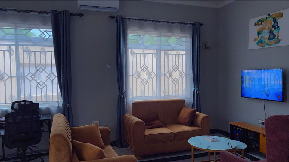 Communal lounge/ TV room, TV and multimedia, Living room, Seating area, Evening entertainment