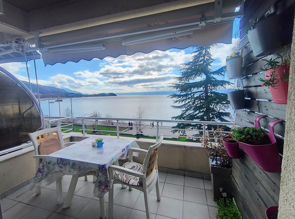 Seating area, Beach, Lake view