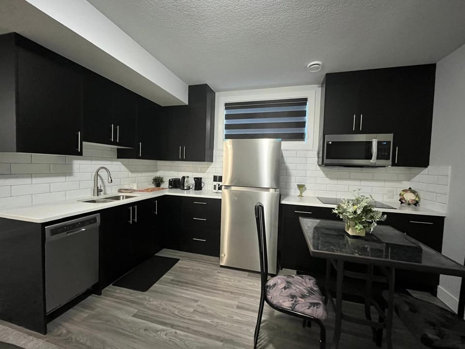 Kitchen or kitchenette, Dining area, dishwasher, stove