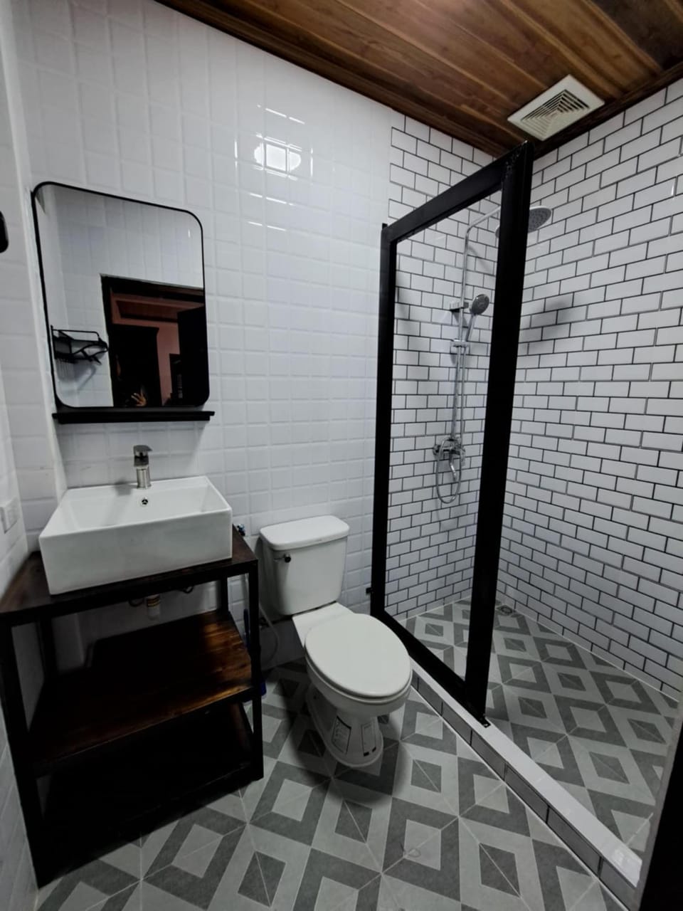 Shower, Toilet