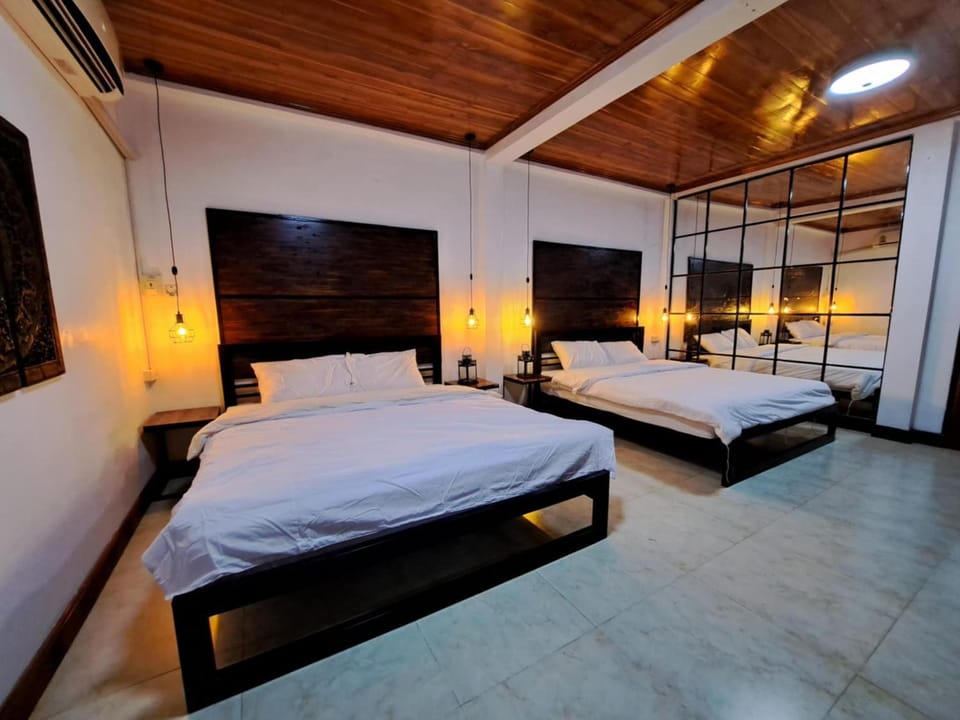 Bed, Photo of the whole room, Bedroom, air conditioner