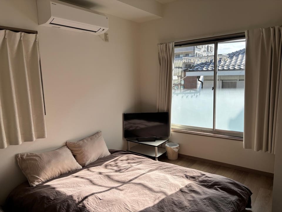 Bed, Bedroom, air conditioner
