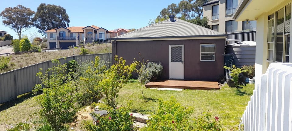 Property building, Facade/entrance, Garden, Garden, Garden view