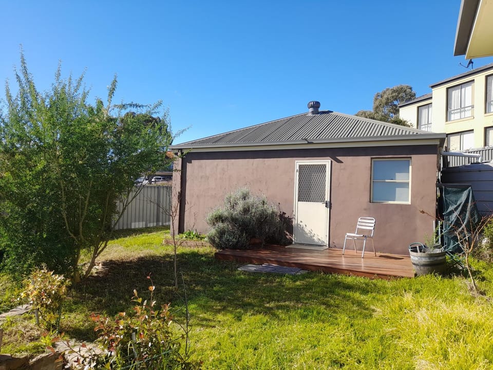 Nature in Town Studio Granny Flat House in Queanbeyan