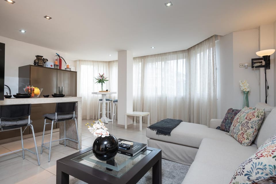 TV and multimedia, Kitchen or kitchenette, Living room, Seating area, Dining area, minibar