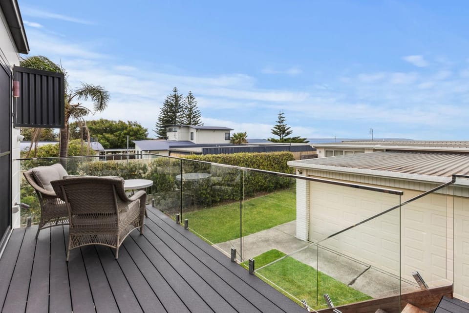 Azure Studio - Ocean Glimpses - 3 Mins Walk to Beach House in Callala Bay
