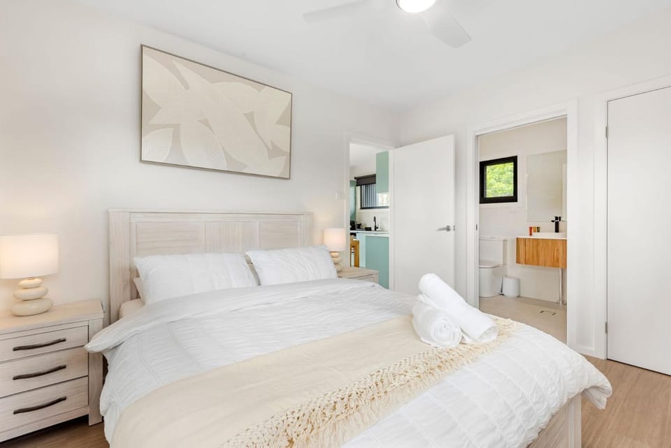 Azure Studio - Ocean Glimpses - 3 Mins Walk to Beach House in Callala Bay
