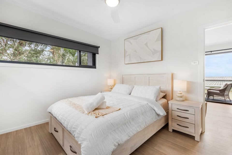 Azure Studio - Ocean Glimpses - 3 Mins Walk to Beach House in Callala Bay