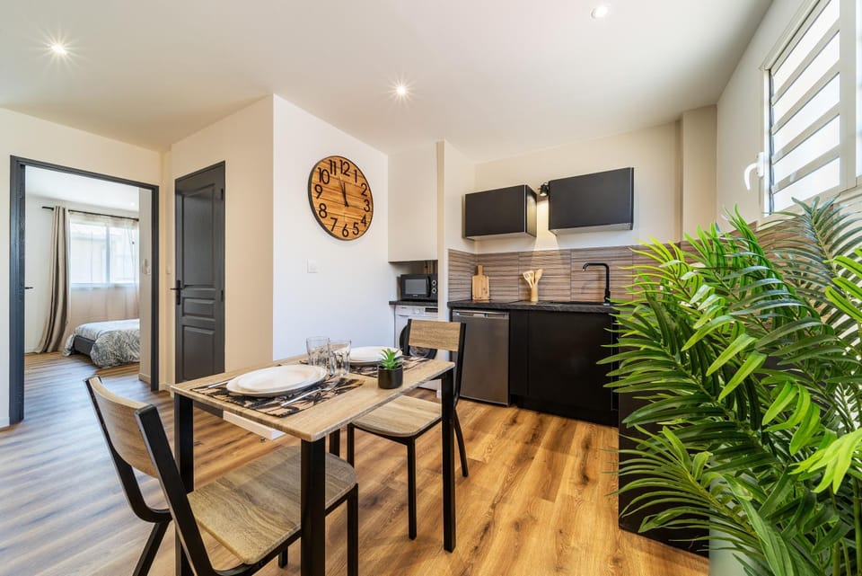 Kitchen or kitchenette, Living room, Bedroom