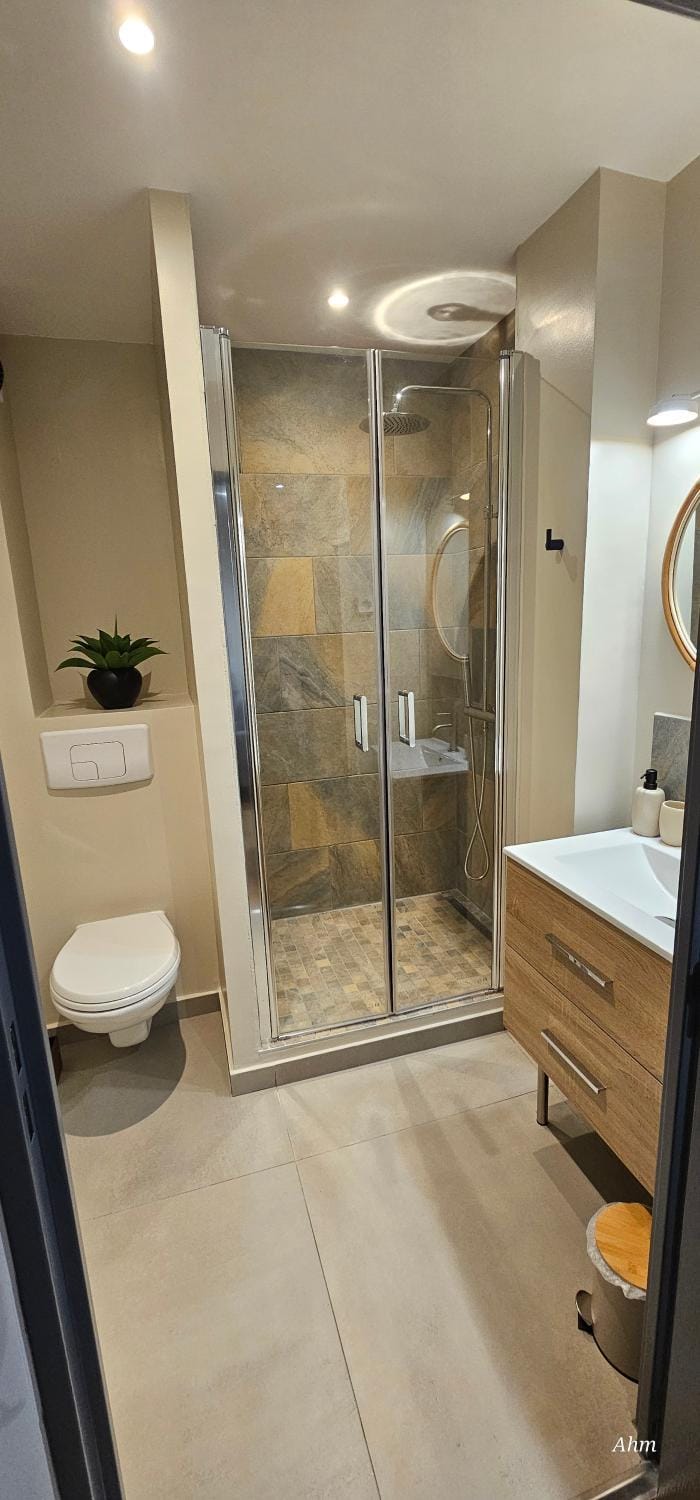 Shower, Toilet