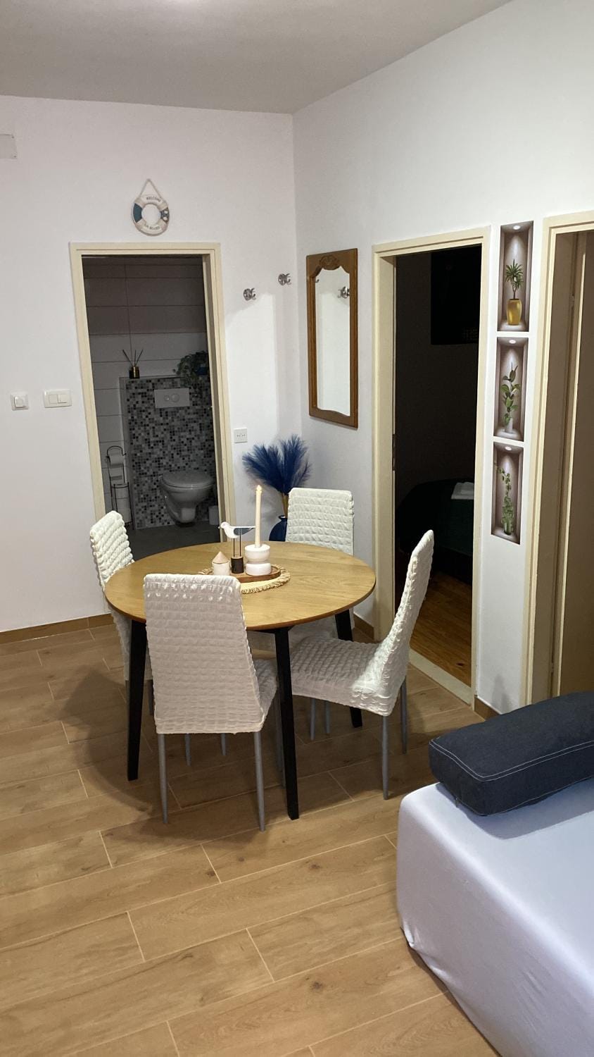 Seating area, Dining area