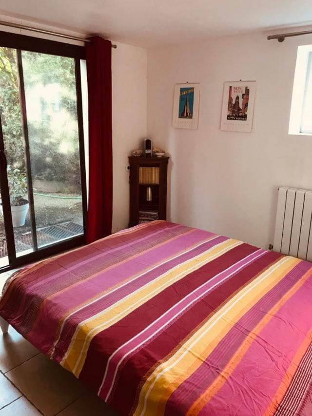 Bed, Photo of the whole room, Bedroom, internet