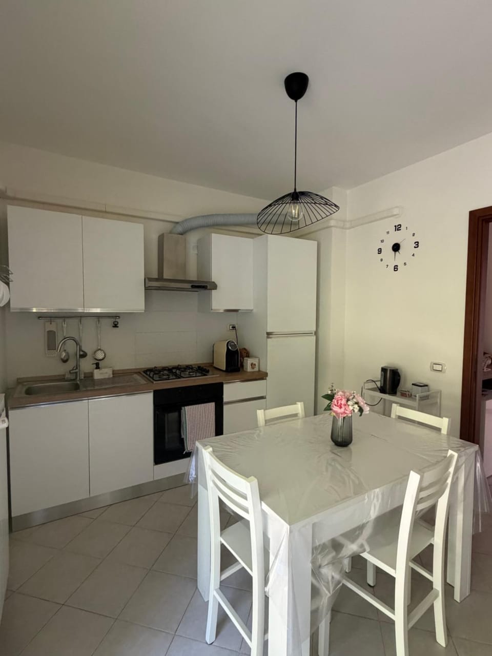 Kitchen or kitchenette, Dining area, oven, stove