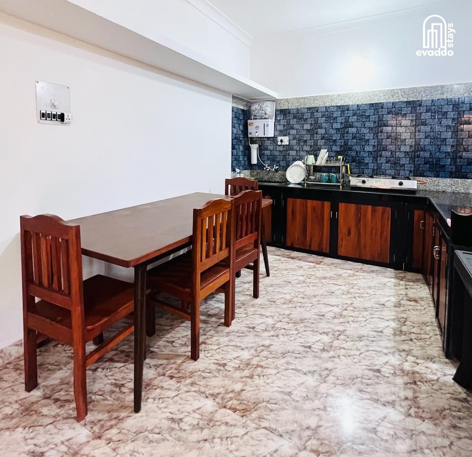 Dining area, kitchen