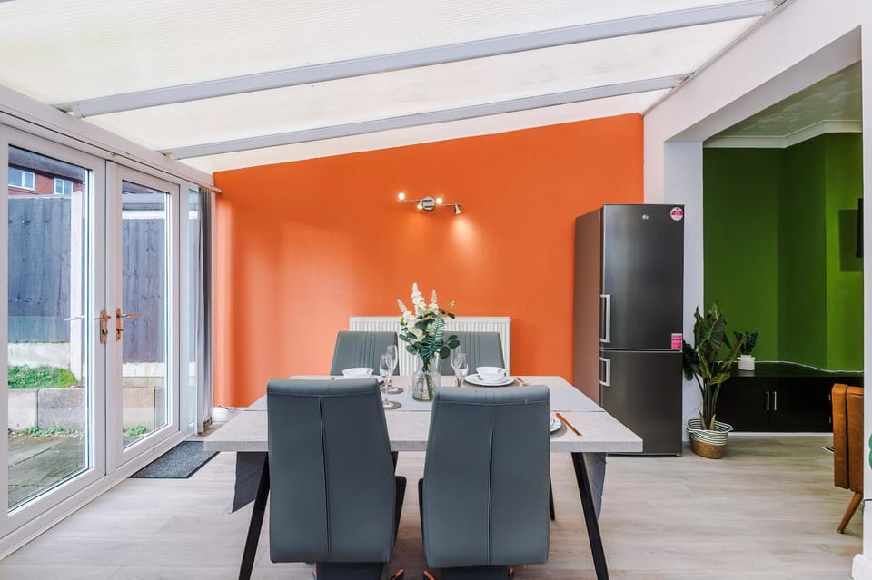 Kitchen or kitchenette, Seating area, Dining area