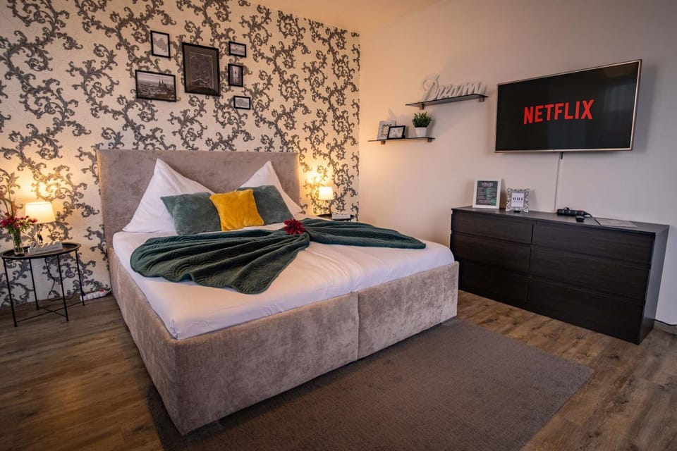 Bed, Bedroom