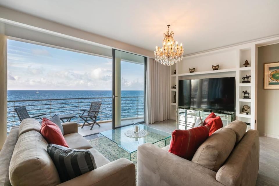 Lavish Seafront Apartment Apartment in Sliema