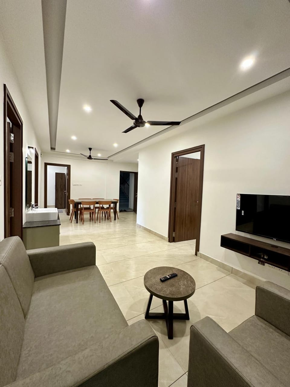 TV and multimedia, Living room, Seating area, Dining area
