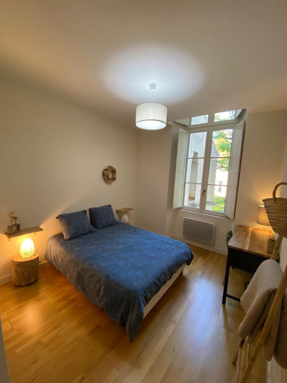 Photo of the whole room, Bedroom