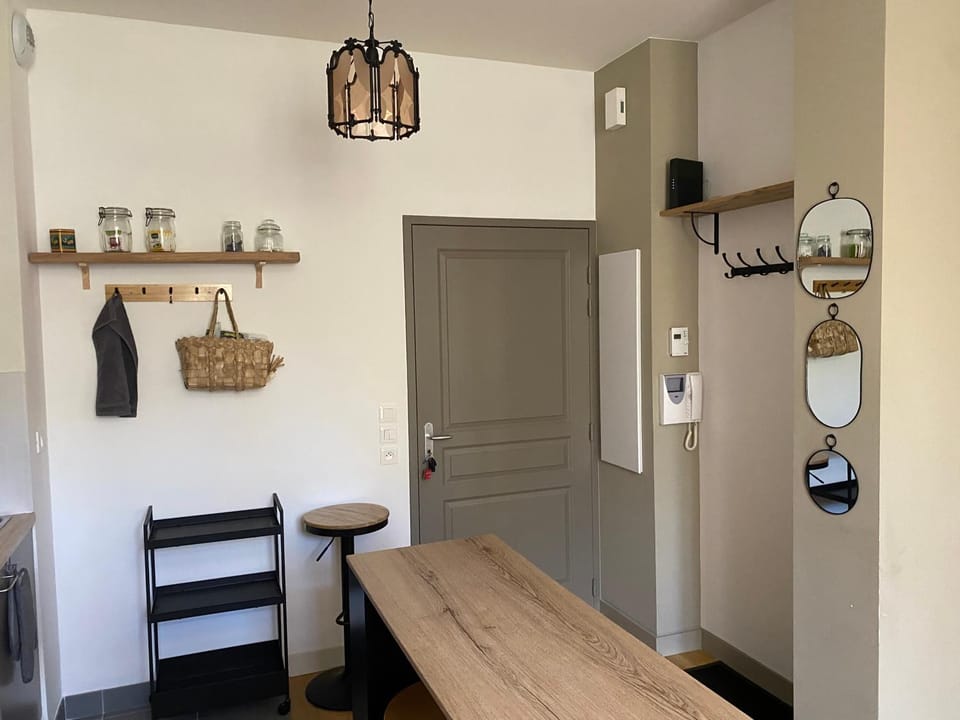 Facade/entrance, Kitchen or kitchenette