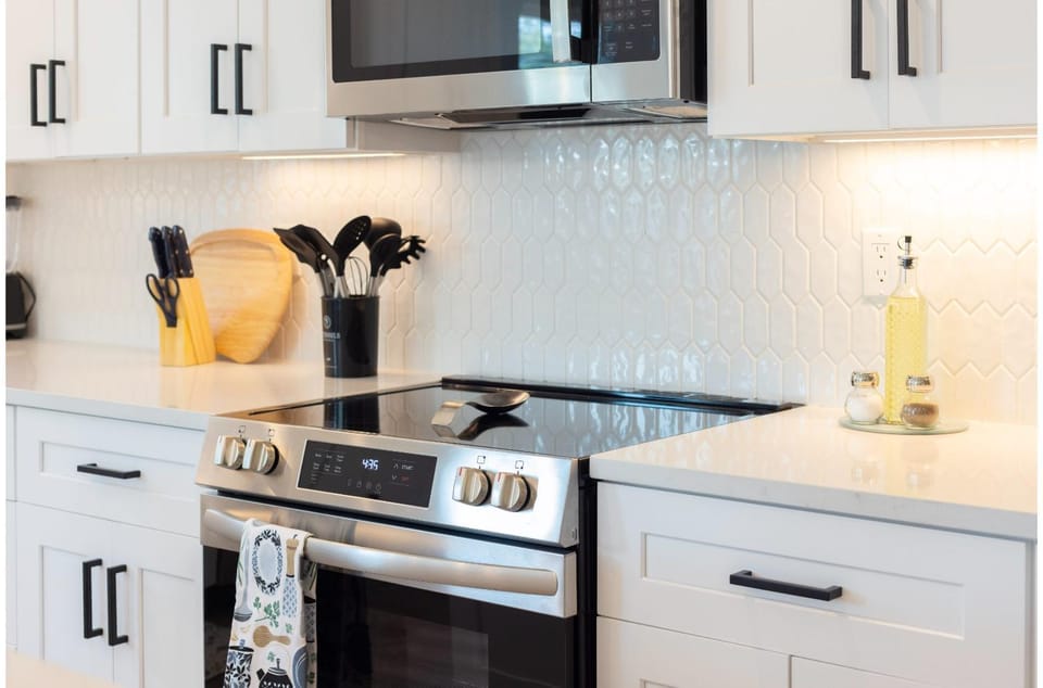 Kitchen or kitchenette, oven, stove