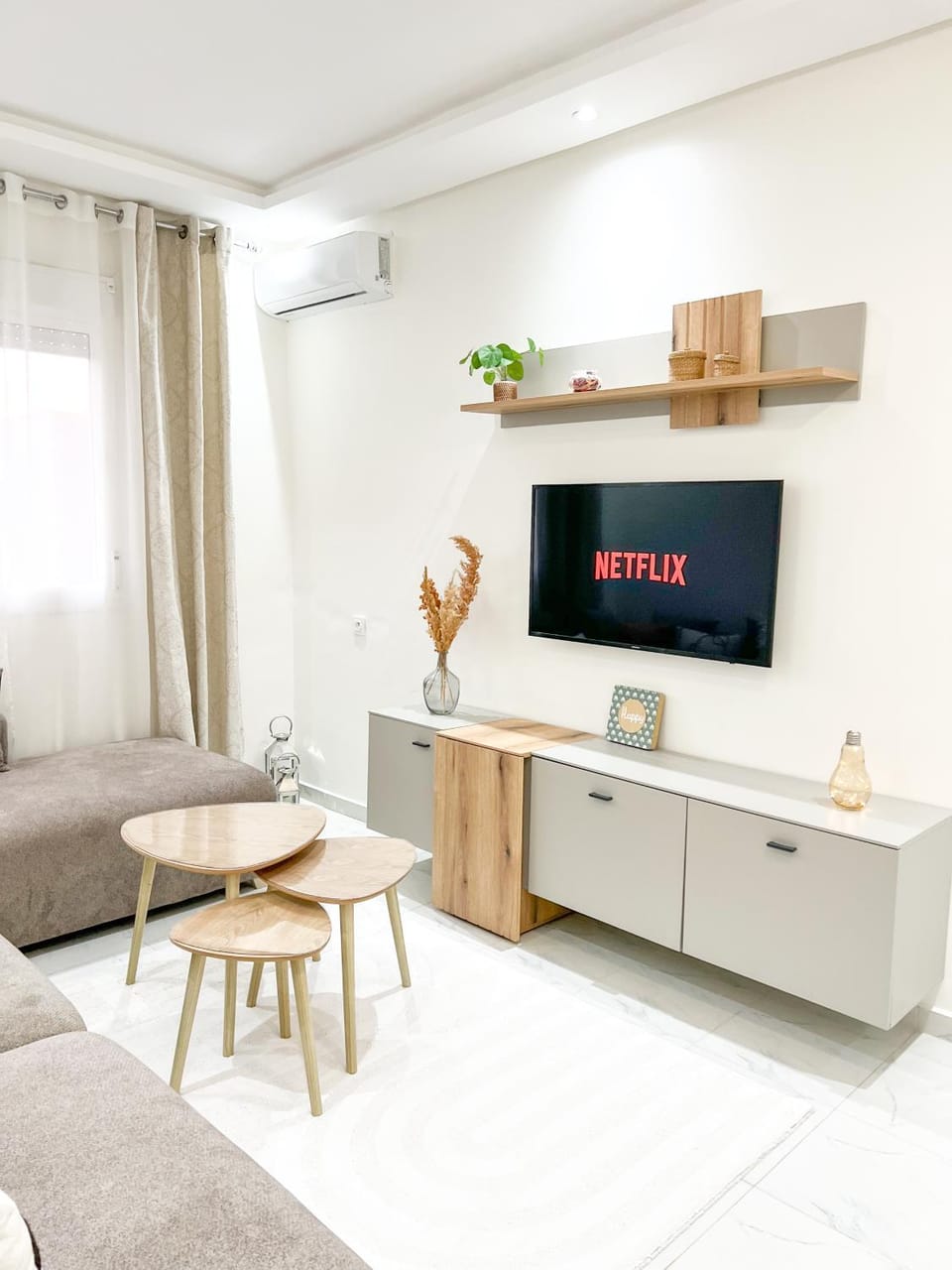 TV and multimedia, Living room, air conditioner